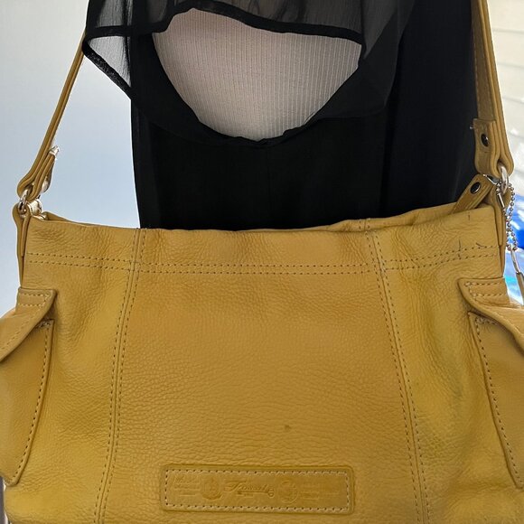 VINTAGE FOSSIL YELLOW PEBBLES LEATHER SHOULDER STRAP WITH SILVERTONE HARDWARE - Picture 1 of 8